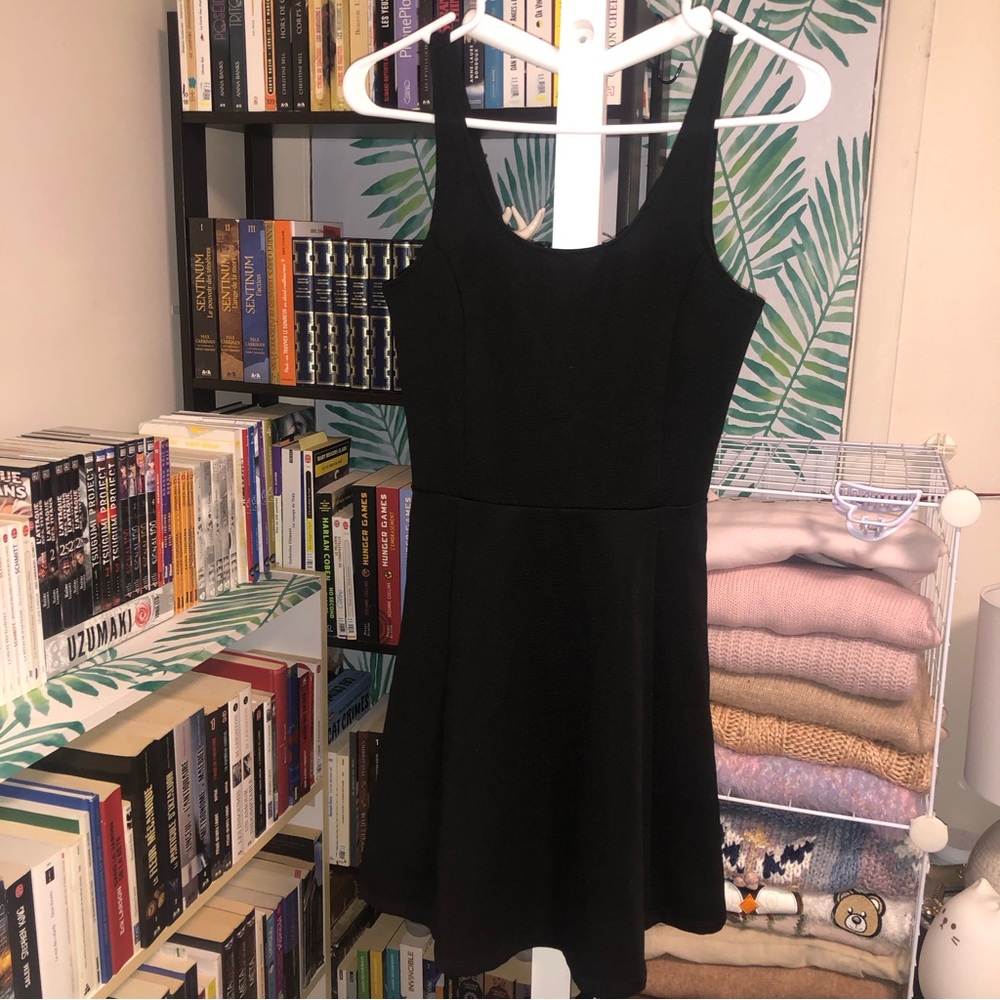 H&M | Flowy Dress | Black